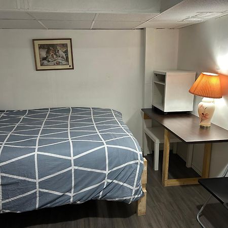 Quiet And Comfortable Homestay Оквилль Экстерьер фото