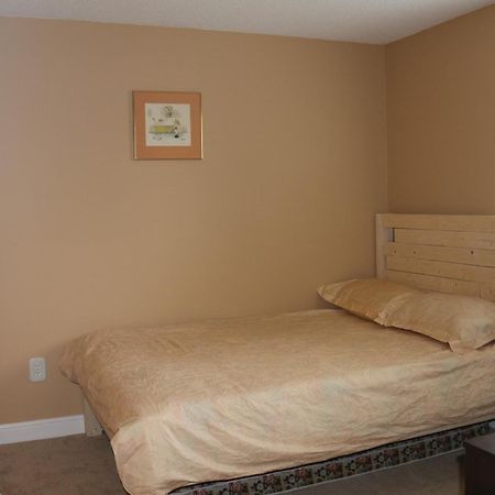 Quiet And Comfortable Homestay Оквилль Экстерьер фото